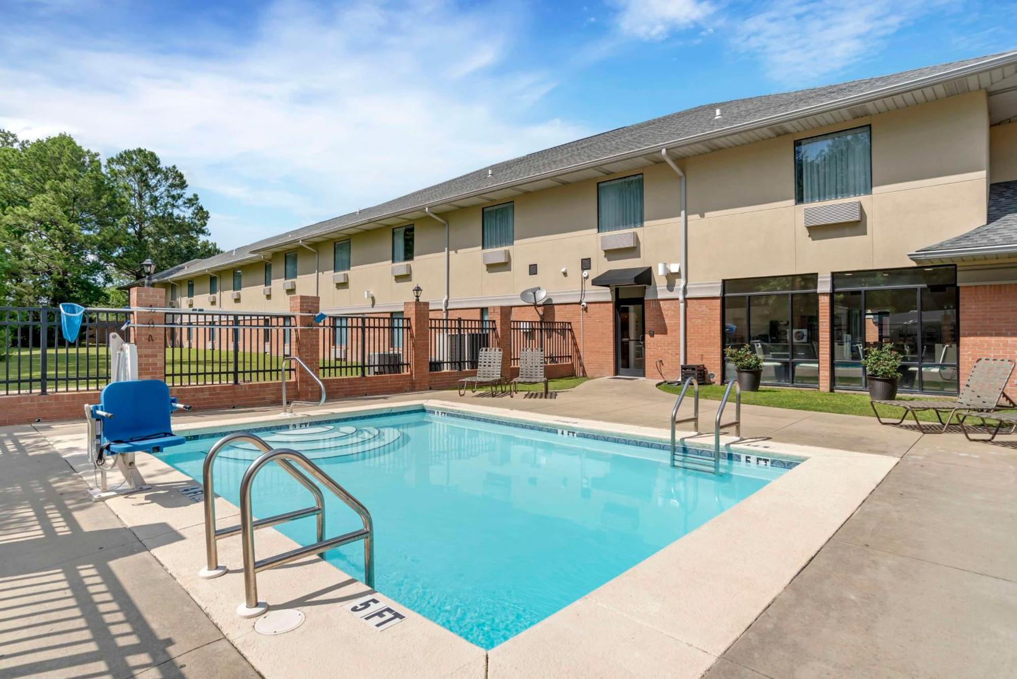 Best Western Plus Two Rivers Hotel & Suites Demopolis Екстериор снимка
