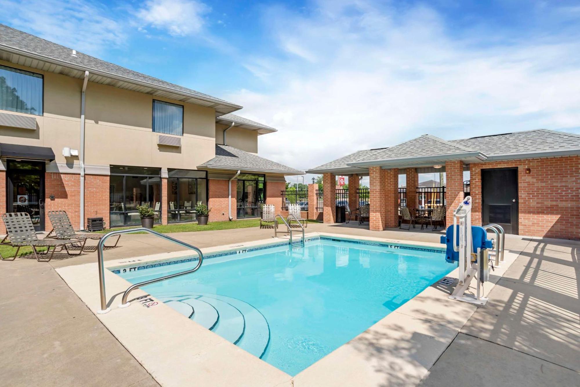Best Western Plus Two Rivers Hotel & Suites Demopolis Екстериор снимка
