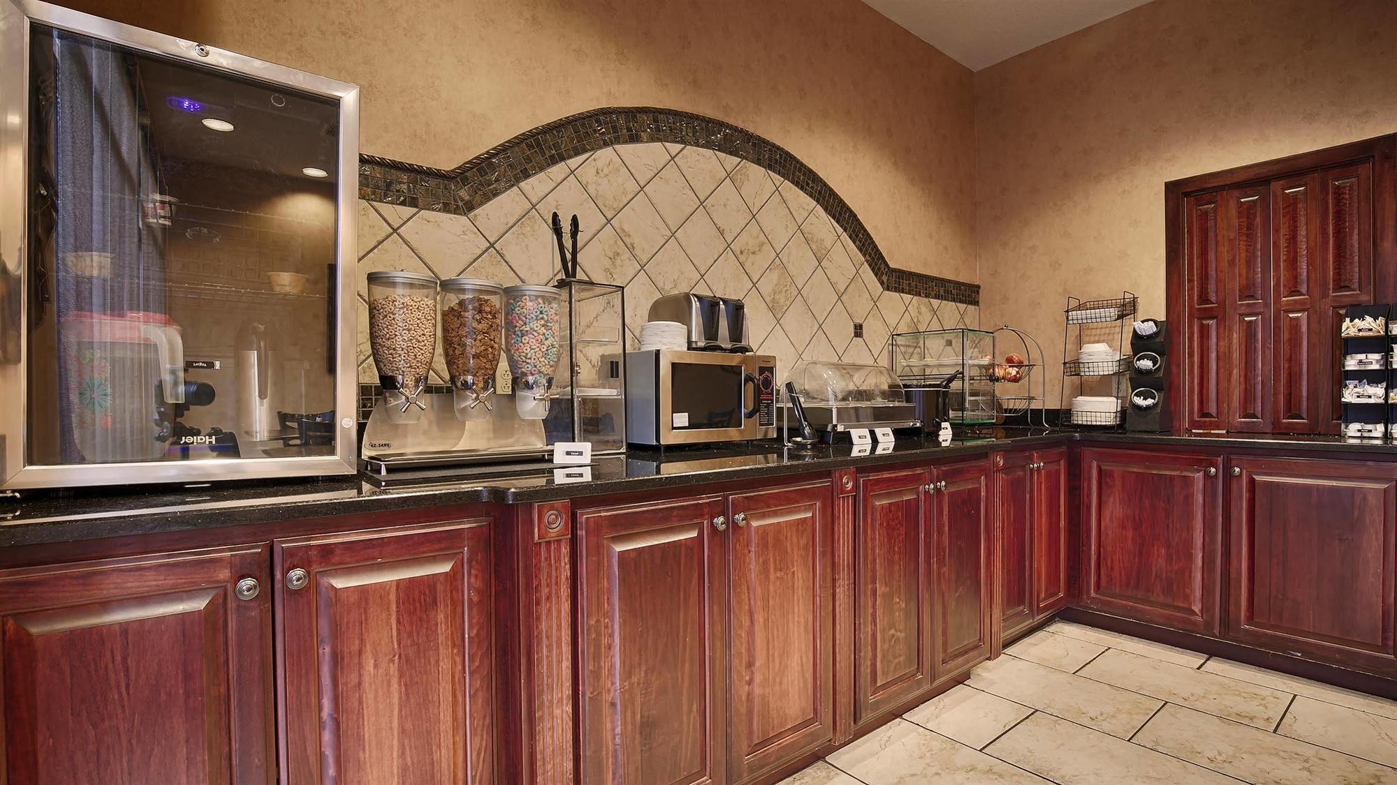 Best Western Plus Two Rivers Hotel & Suites Demopolis Екстериор снимка